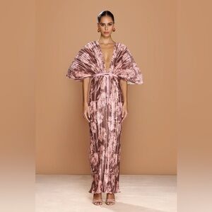 SONYA MODA GIANNA PLISSÉ DRESS PLUNGE GOWN